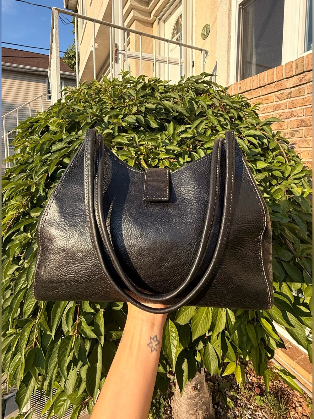 Fossil Black Leather Double-Handle Shoulder Bag - Picture 2 of 7